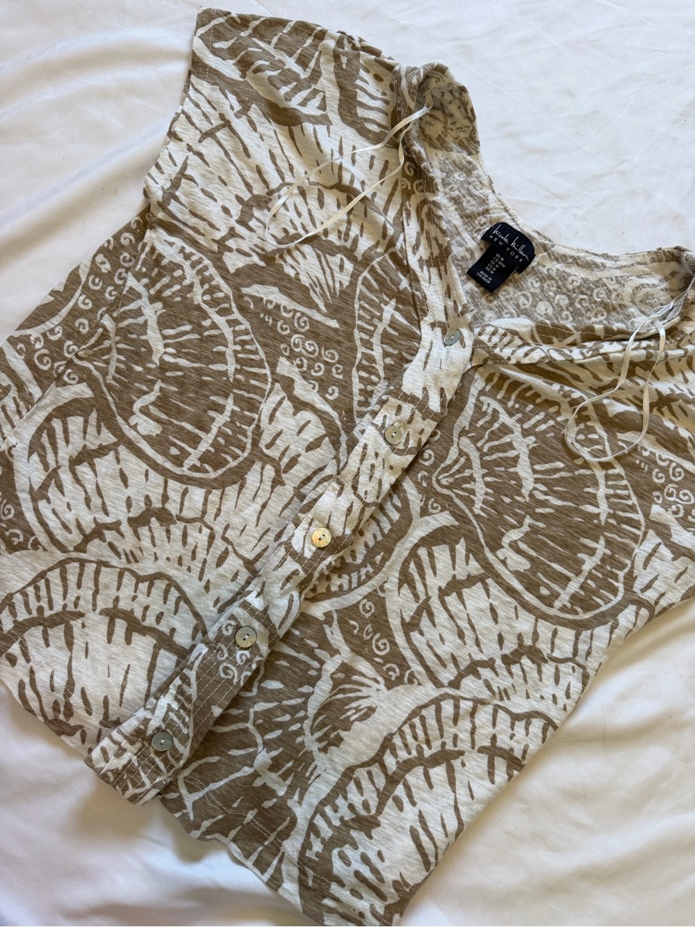 Nicole Miller Neutral Printed Scoop Neck Blouse in Beige and Cream